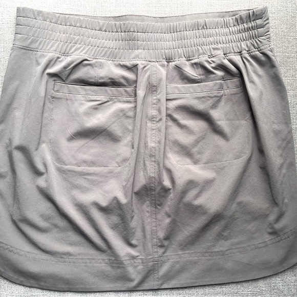 Athleta :: Chelsea Cargo Pocket Lined:: Skort :: Size 6 - Picture 4 of 11